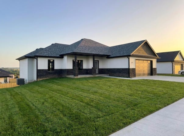 19385 Nicholas Dr, Boonville, MO 65233