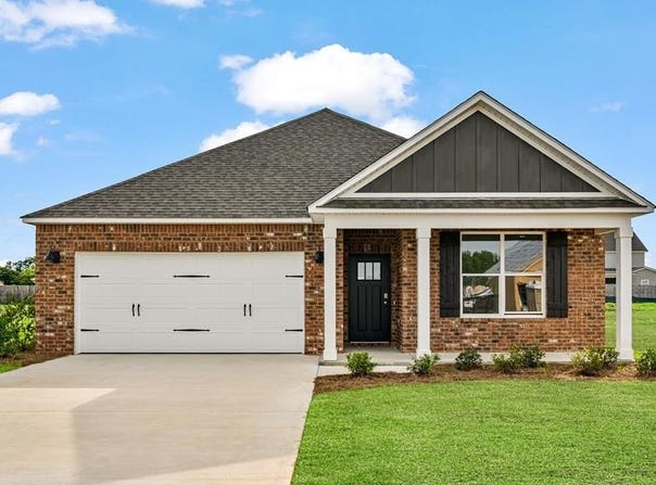 107 Creekridge Street, Headland, AL 36345