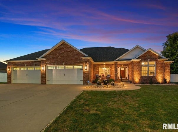 1255 Red Bud Run, Sherman, IL 62684