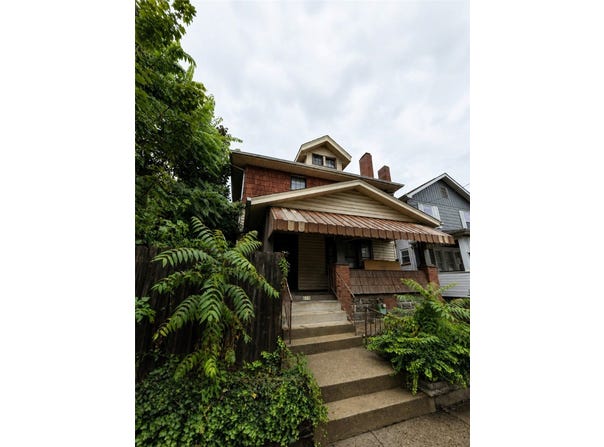 619 E 3rd Ave, Tarentum, PA 15084