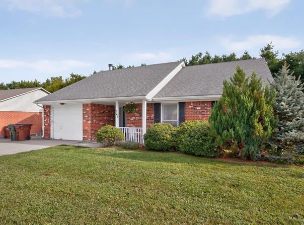 121 Chestnut Lane, Versailles, KY 40383