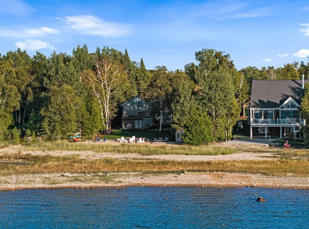 4467 Lake Shore Drive, Charlevoix, MI 49720