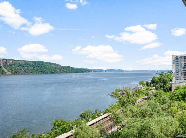 1085 Warburton Avenue, Yonkers, NY 10701