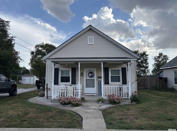 213 E MADISON Street, Girard, IL 62640