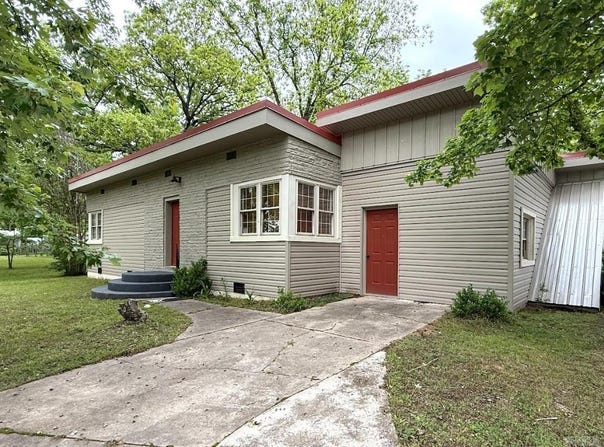 601 Clarence St., Mountain View, AR 72560