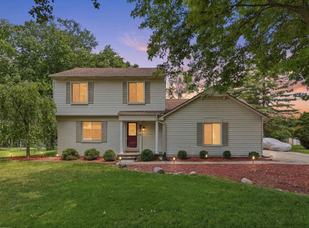 3830 Bristol Drive, Troy, MI 48083