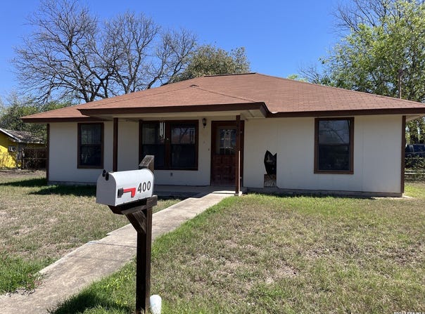 400 Capitan, Uvalde, TX 78801