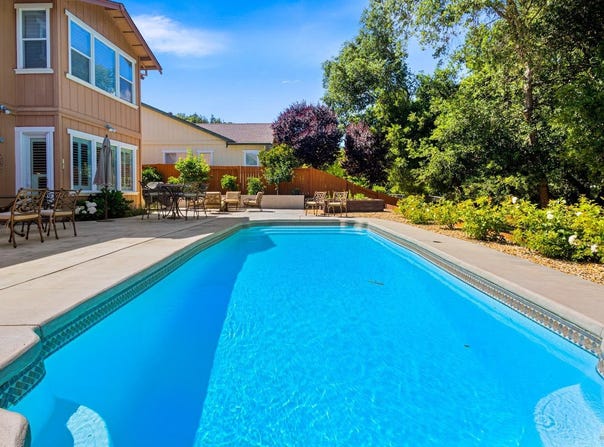 544 Port Circle, Cloverdale, CA 95425