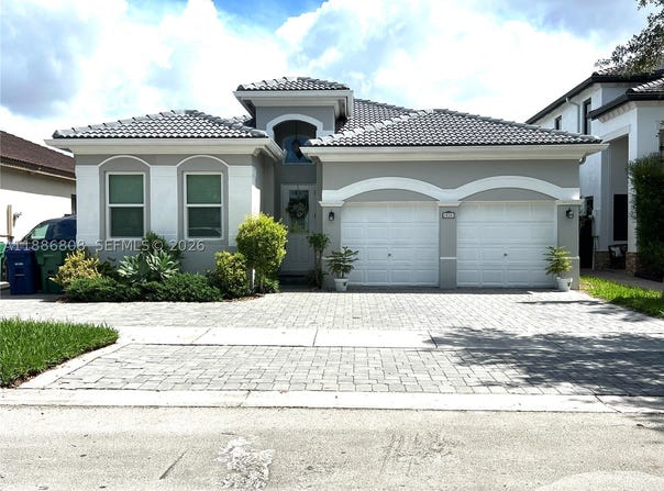 18247 NW 88th Pl, Hialeah, FL 33018