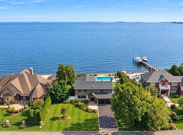 8 Shoal Drive, West Islip, NY 11795