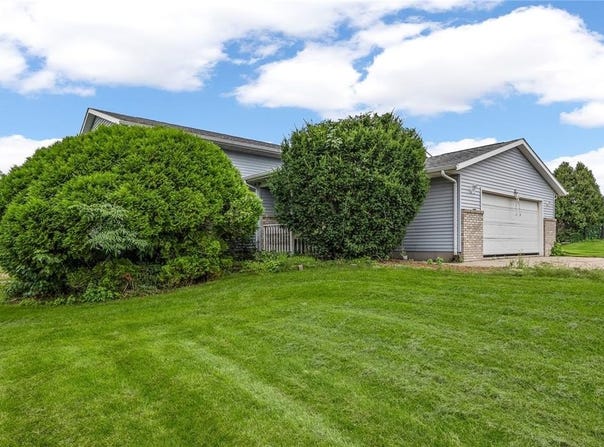 108 richland, Urbana, IA 52345