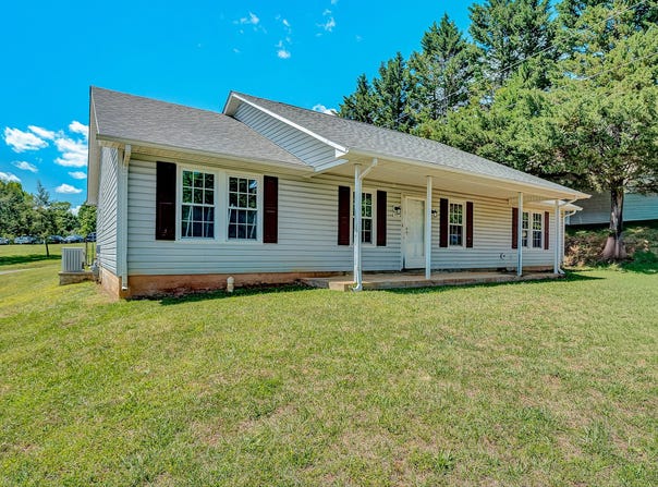3721 Chaparral Dr, Roanoke, VA 24018