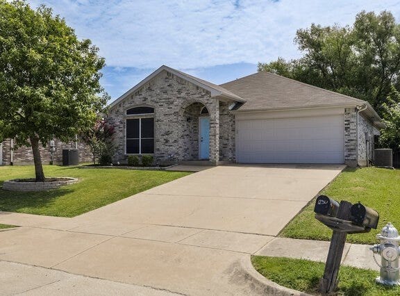 1230 Misty Drive, Midlothian, TX 76065