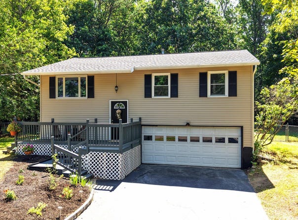 17 Red Coach Trail, Ballston Spa, NY 12020