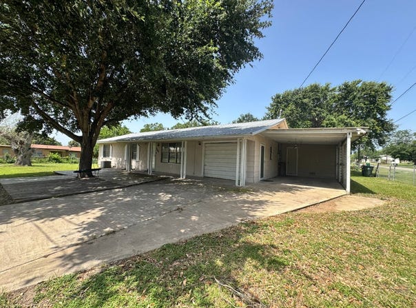 709 N Leckie, Runge, TX 78151