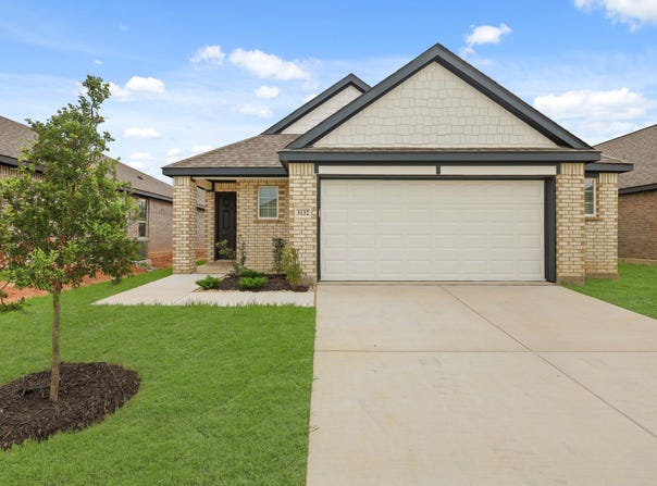 3132 Manchester Drive, Cleburne, TX 76031
