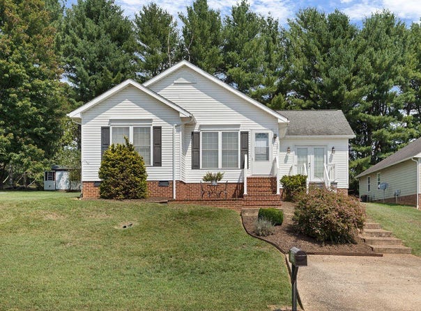 126 CHAVIS Ave, Lexington, VA 24450