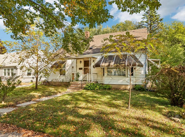 715 Elizabeth St, Oconomowoc, WI 53066