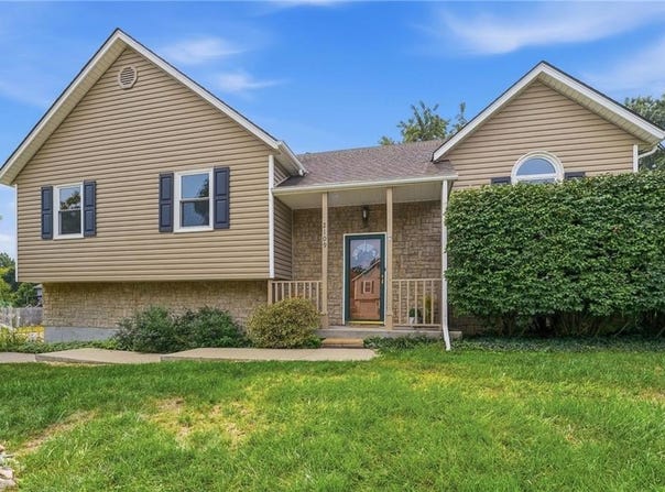 2109 SE 3rd Street, Lee's Summit, MO 64063