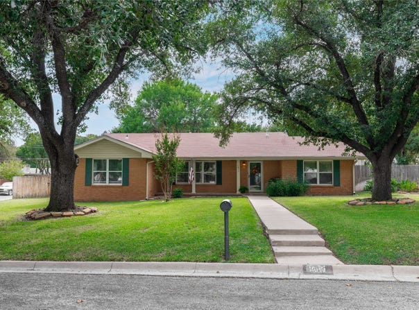 1611 16th Street, Brownwood, TX 76801
