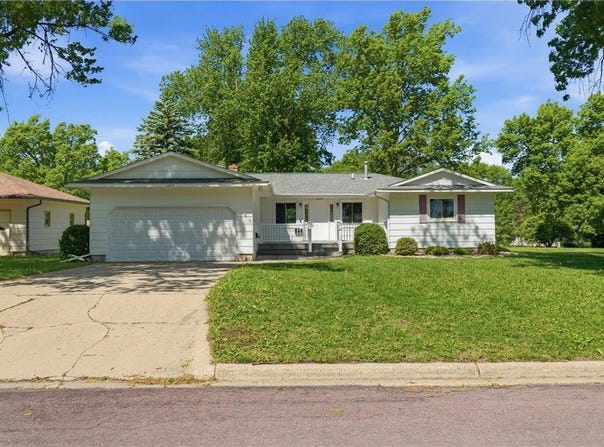 1224 S Ramsey Street, Blue Earth, MN 56013