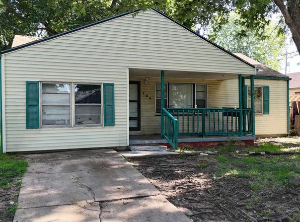 134 Stanley Dr., Arkansas City, KS 67005
