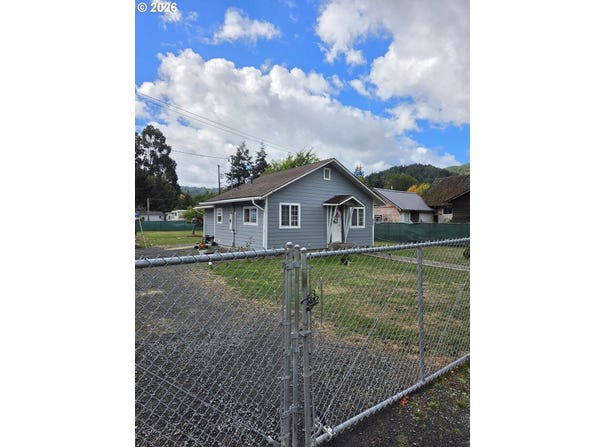 160 E DATE St, Powers, OR 97466