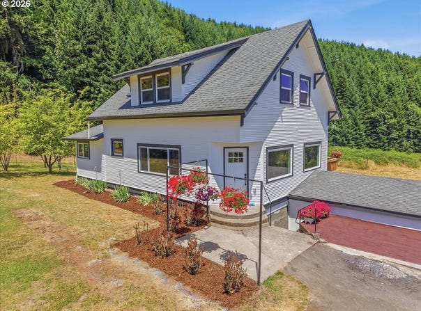 32373 JP W Rd, Scappoose, OR 97056