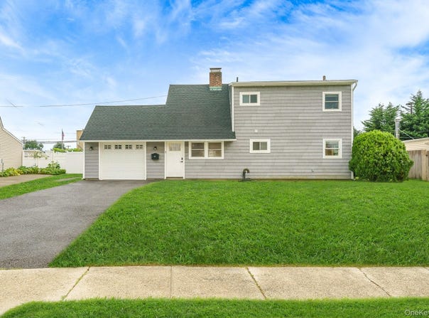 12 Squirrel Lane, Levittown, NY 11756