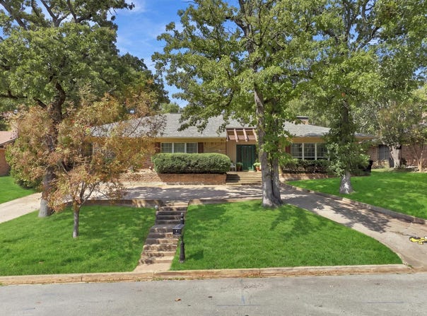 609 Ambassador Street, Denison, TX 75020