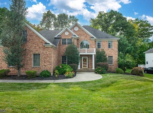 4 Hunter Dr, Mount Olive Twp., NJ 07828-2639