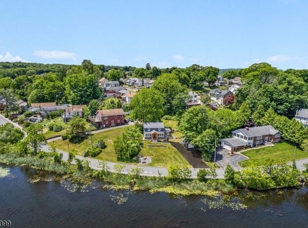 72 Koclas Dr, Netcong Boro, NJ 07857-1232