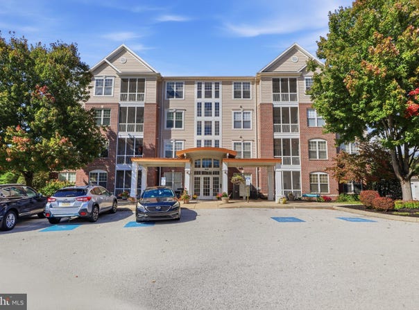 1010 CREST Way, YORK, PA 17403