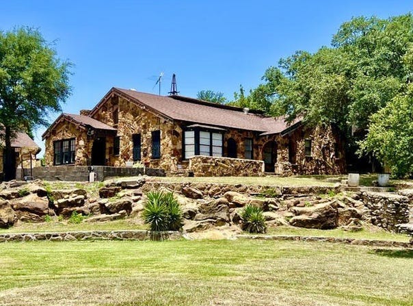 124 S 3rd Street, Jacksboro, TX 76458