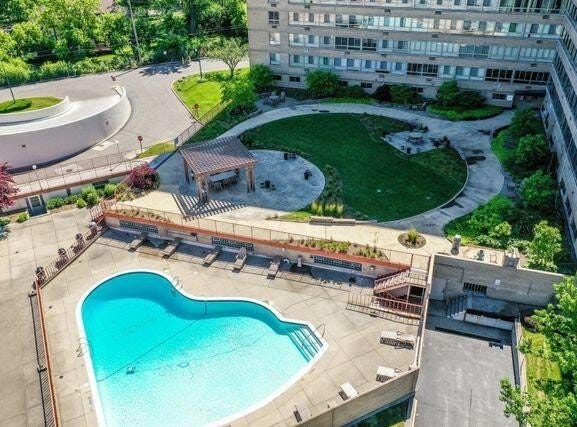 8900 E Jefferson Avenue E, Detroit, MI 48214