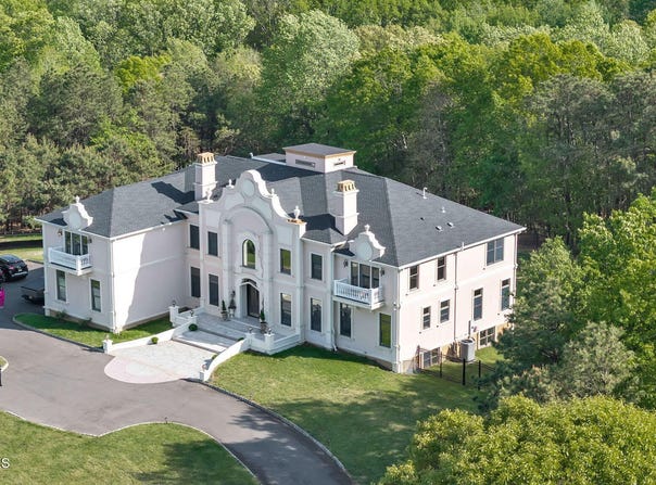 37 Robbins Road S, Millstone, NJ 08510