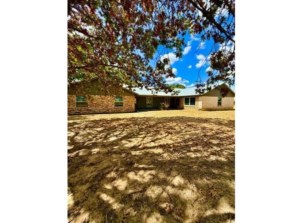 938 COUNTY RD 3341, Paradise, TX 76073