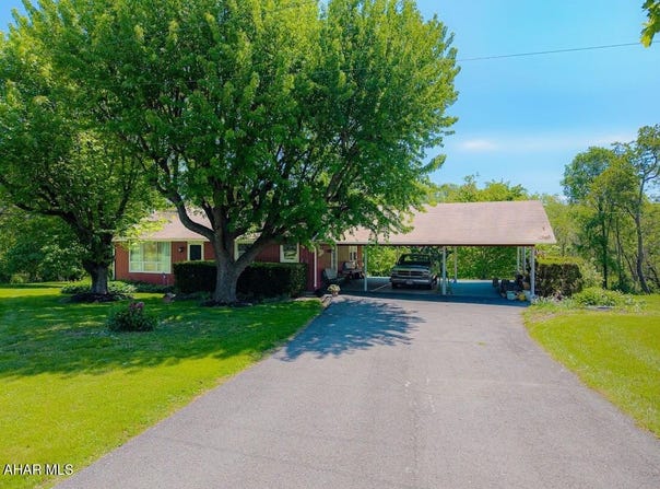 568 Paradise Hill Drive, Everett, PA 15537