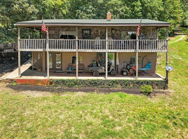 12 Crescent Ln, Wirtz, VA 24184