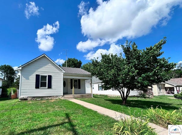 313 E Ohio Street, Clinton, MO 64735