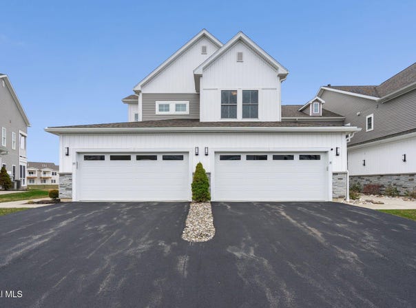 39 Wardley Circle, Cohoes, NY 12047