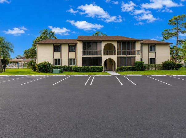 303 Knotty Pine Circle, Greenacres, FL 33463