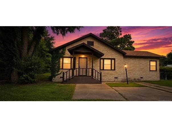 1613 E 9th Street, Okmulgee, OK 74447