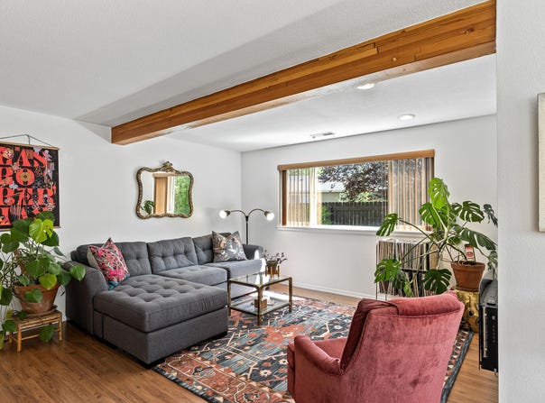 1801 NE Purcell Boulevard, Bend, OR 97701