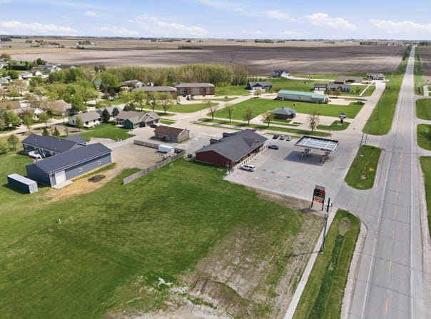 S Canfield Road, Dunkerton, IA 50626