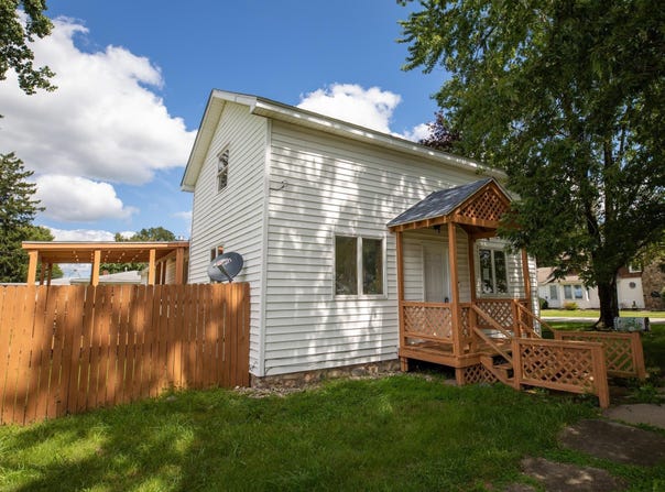 107 E Sunset Drive, Bourbon, IN 46504-1533