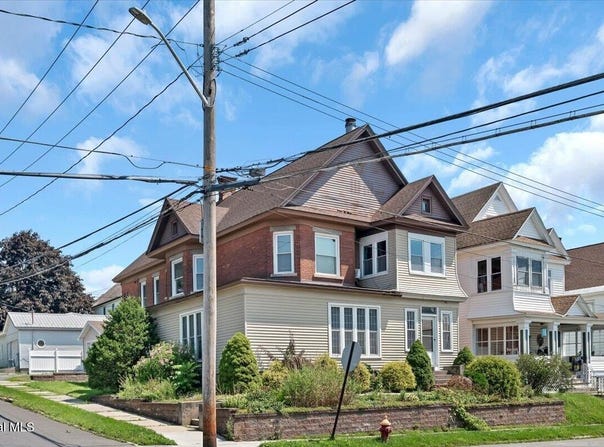 29 McClellan Avenue, Amsterdam, NY 12010
