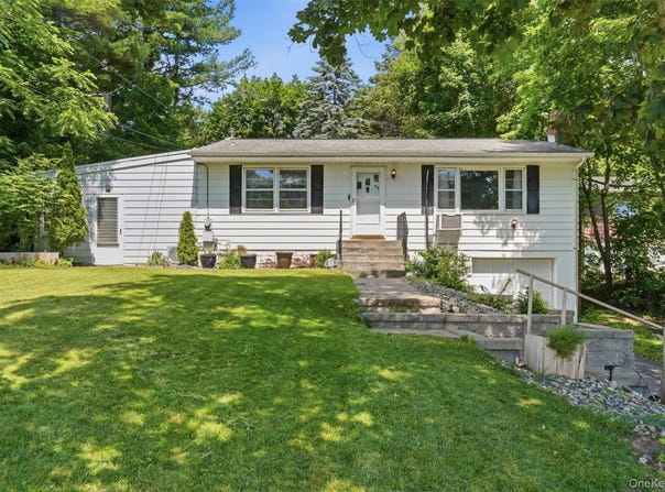 23 Dupay Road, Pleasant Valley, NY 12569