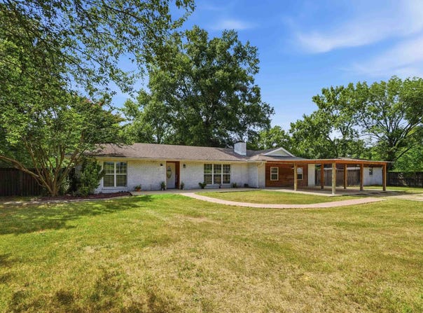 225 E German Lane, Conway, AR 72032