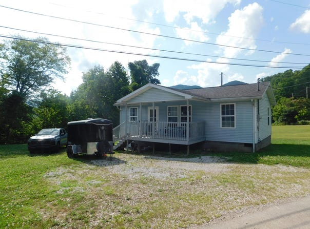 92 Coal Bucket Road, Coldiron, KY 40819